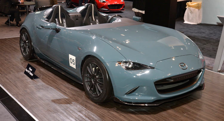  Mazda Takes Windshield-less MX-5 To The Windy City