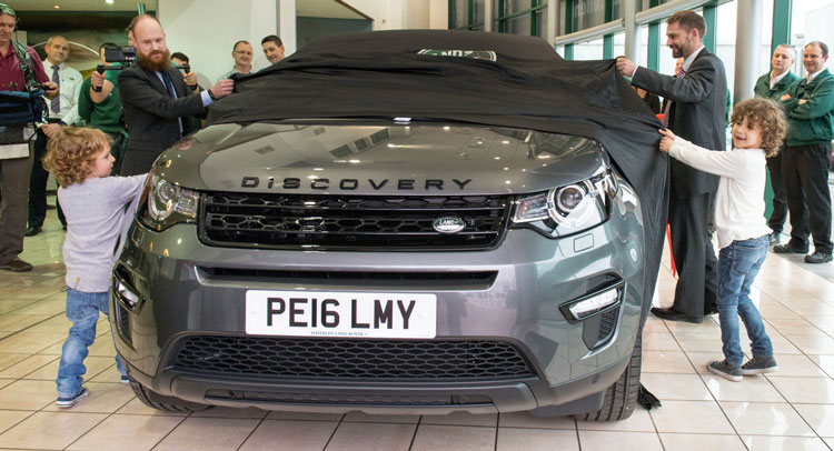  Land Rover Celebrates Mother’s Day, Lets Kids Design Mom’s Discovery Sport