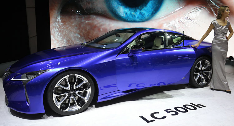  Lexus LC 500h Hybrid Awaits Admirers To Flock
