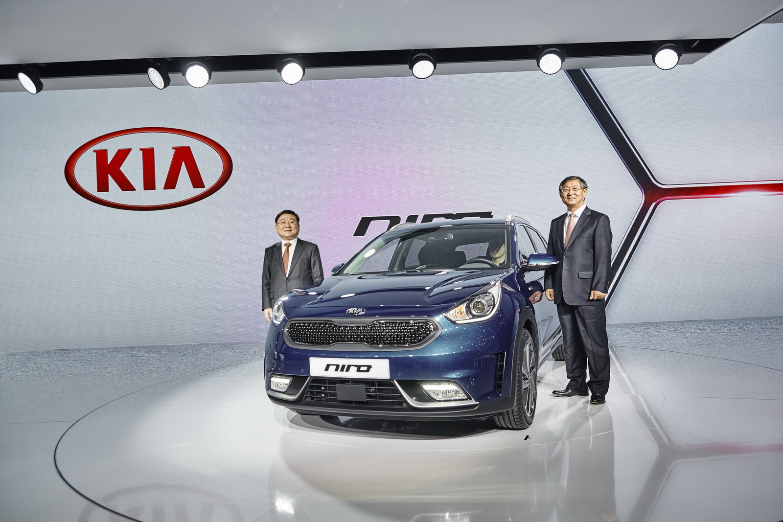Kia Goes All Green On The Crossover Segment With Niro Hybrid | Carscoops