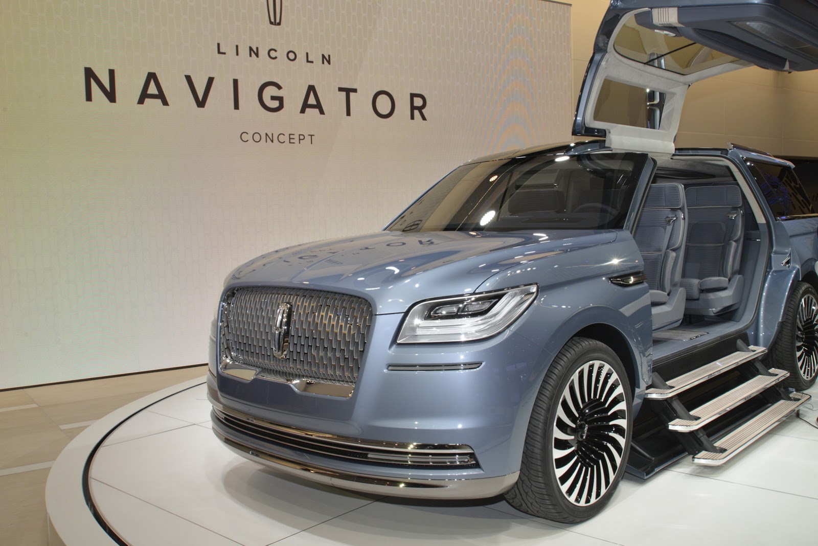 Lincoln Navigator Concept Brings Future ‘Bling’ To NY | Carscoops
