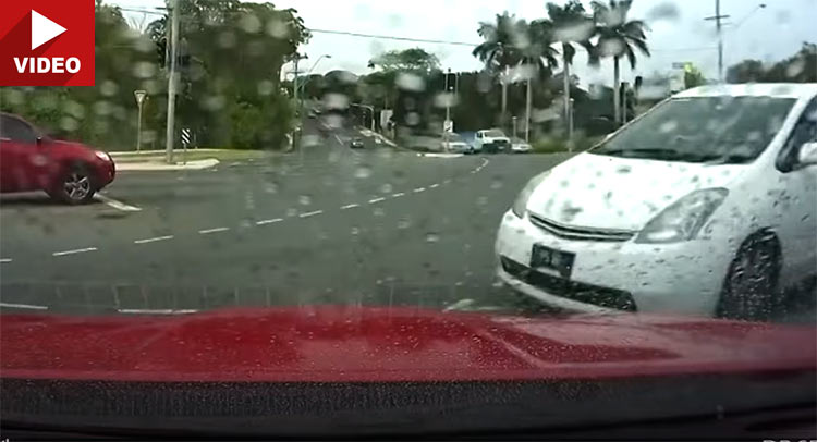  Prius Smashes Into HSV GTS After Running Red Light