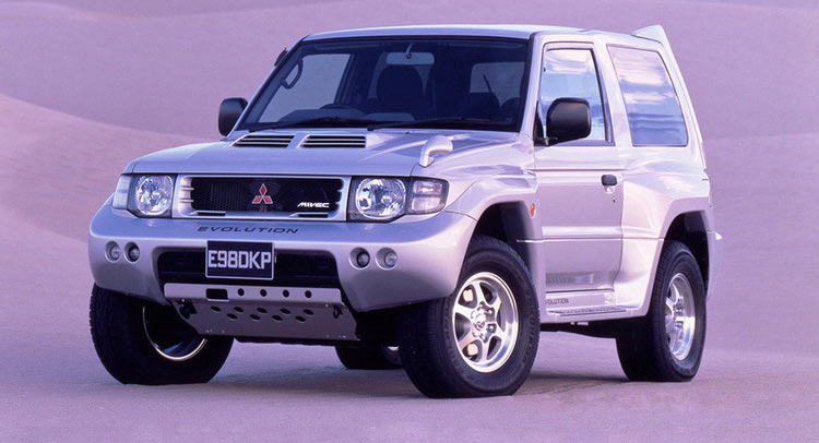 Dune-Demolishing Pajero Evolution For £5,000? Take My Money, Please