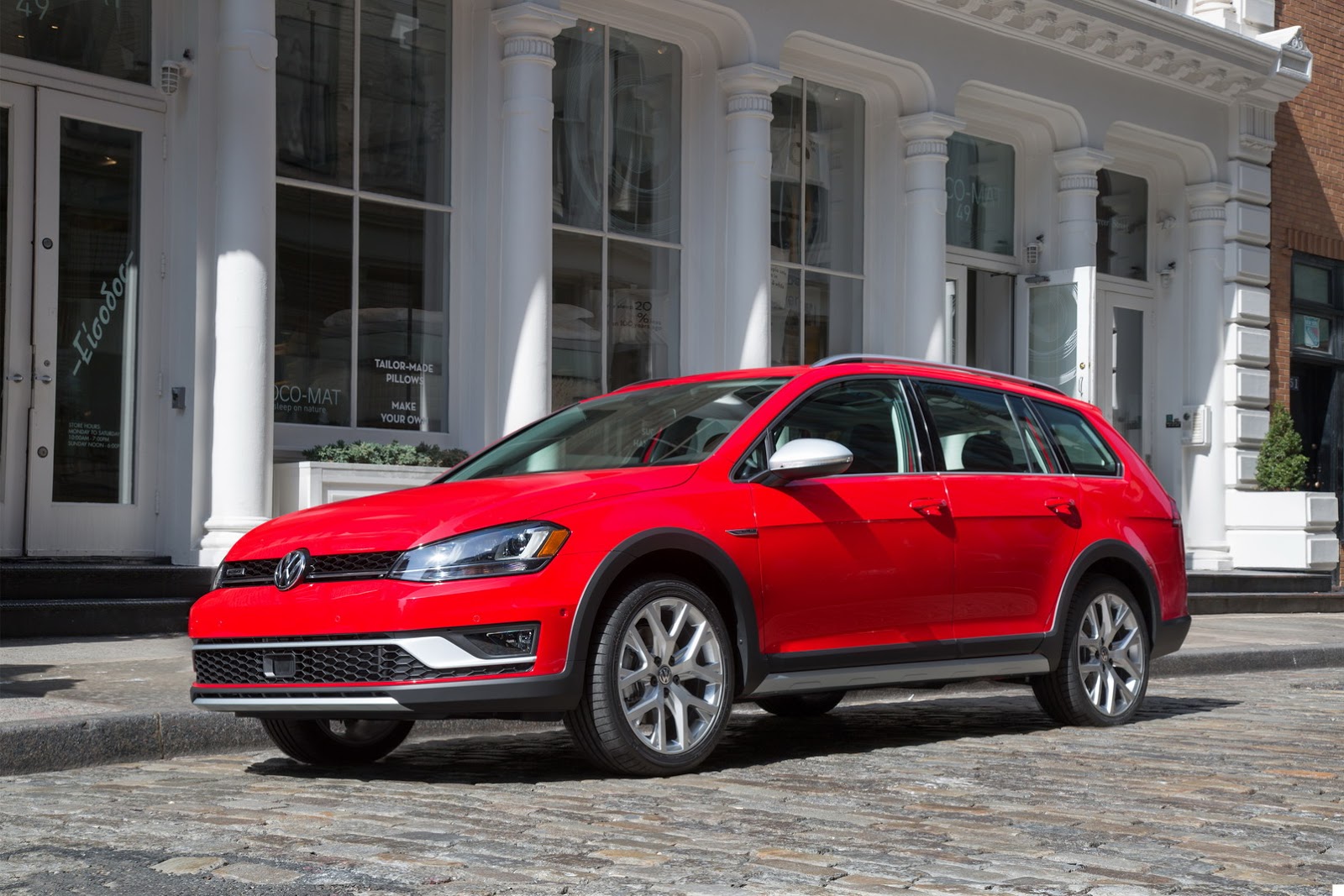 Canada Getting Base VW Golf Mk8, Will Keep Mk7 Wagons Through 2020