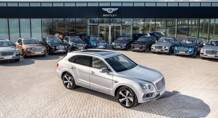 First Bentley Bentaygas Delivered To Their Owners