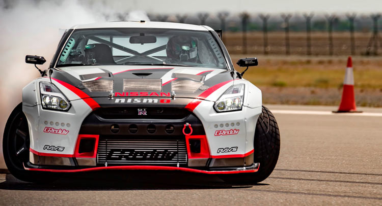  1,380HP Nissan GT-R Sets New Guinness World Record For Fastest Drift At 190mph – 305km/h