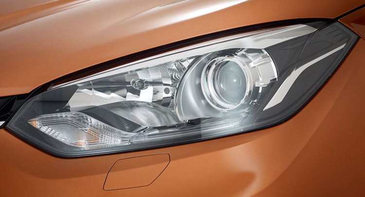 MG GS Compact SUV Shows Headlight Cluster In New Teaser