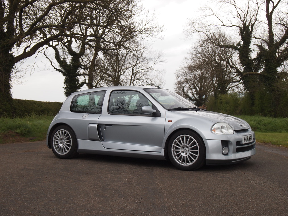 A Renault Clio V6 Could Spice Up Your Free | Carscoops