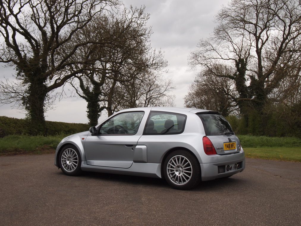 A Renault Clio V6 Could Spice Up Your Free | Carscoops