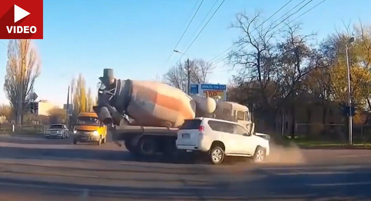 “Idiot Drivers Causing Scary Crashes” Compilation Is Just What You Expect It To Be