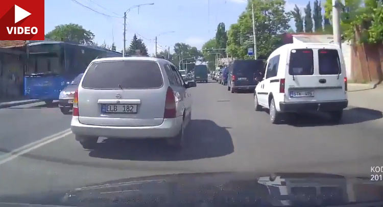 Moldavian Road Rage Episode With Karmic Collision