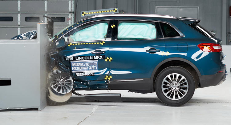  2016 Lincoln MKX Crashes Its Way Into An IIHS Top Safety Pick Plus