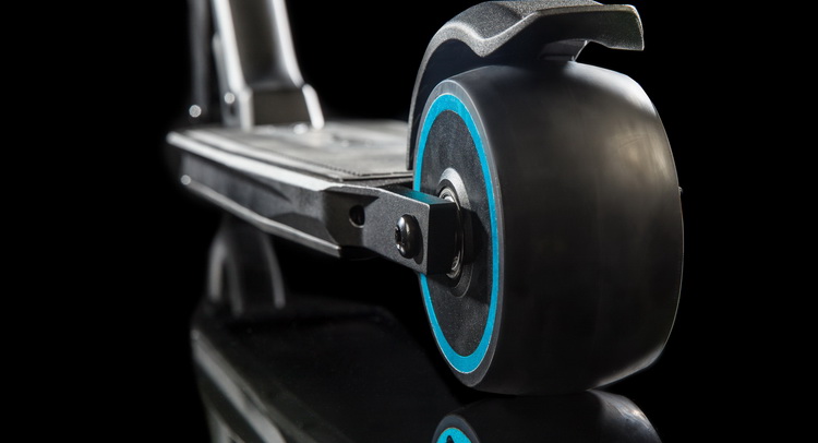 Peugeot’s New Electric Scooter Promises To Make Urban Commutes Easier