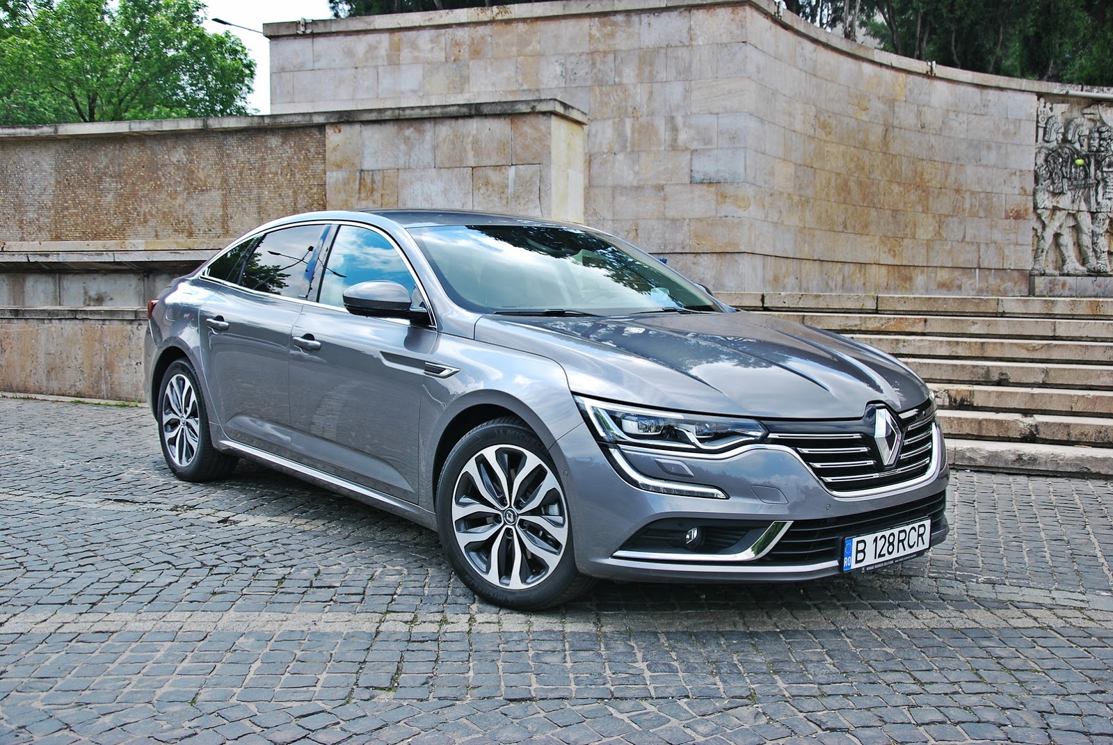 2016 Renault Talisman Driven Is It A Player In Mid Size Saloon Class Carscoops