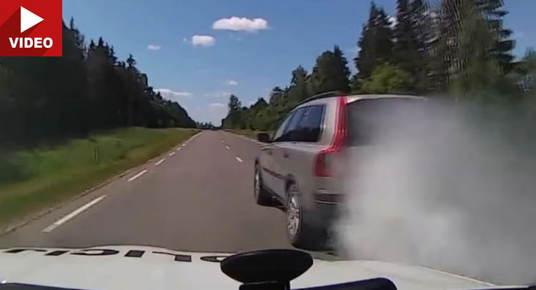  Volvo XC90 Driver Uses Smoke & Spikes Trying To Escape Lithuanian Cops