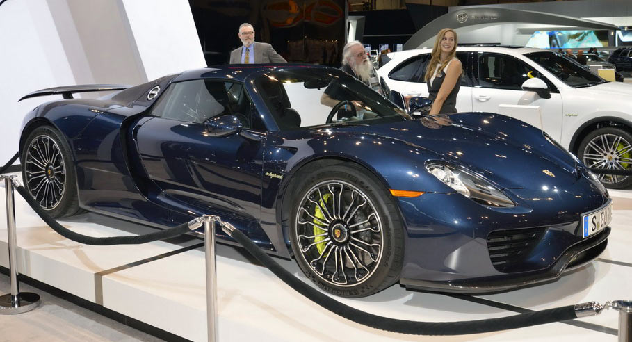 Man Steals Porsche 918 Spyder From Showroom For A Joy Ride