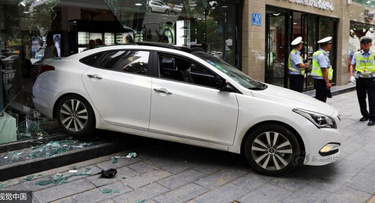  That’s A Sign: Chinese Driver Reverses Her Hyundai Into Eyeglass Store