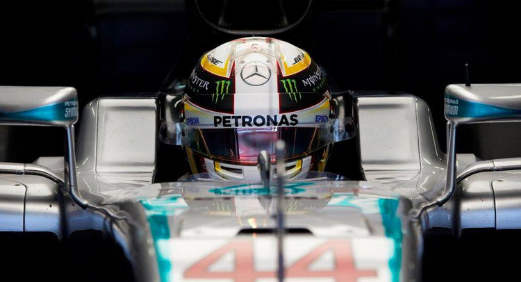  Lewis Hamilton Slams F1 Simulators, Says They’re Glorified Video Games