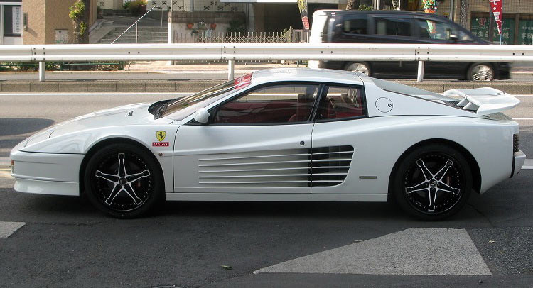 Hit Or Miss? Ferrari Testarossa Wears 19″ Wheels, Dubious Wing
