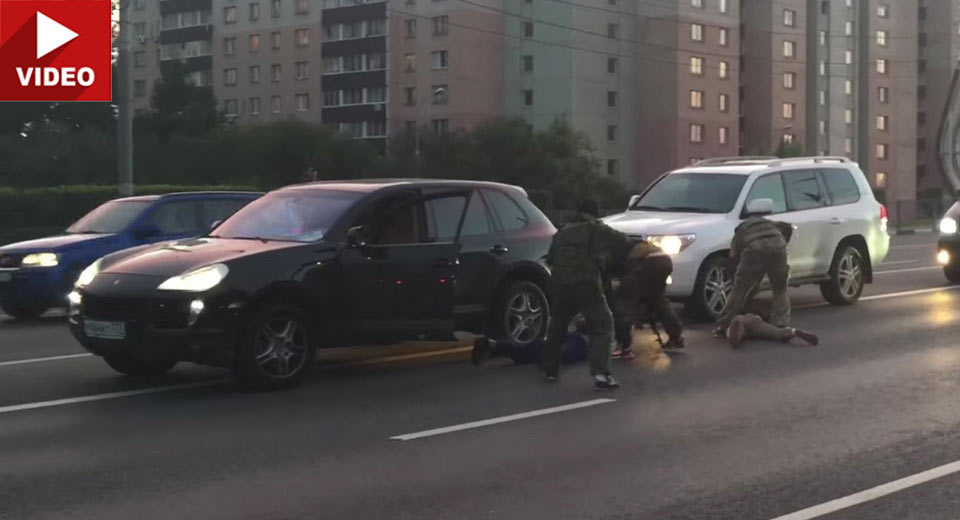  Messing With A Motorcade In Russia Will Get You In Trouble