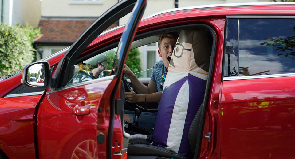  Stop The Young Being Distracted By Attractive Pedestrians? Just Insert Dad [w/Video]