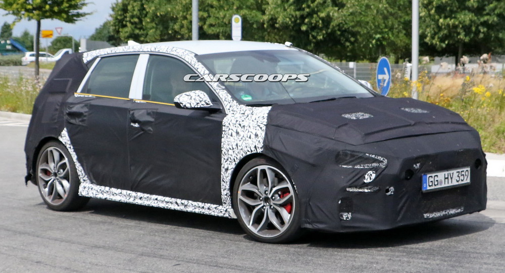 Hyundai’s 2017 i30 N Hot-Hatch Caught In The Open For The First Time