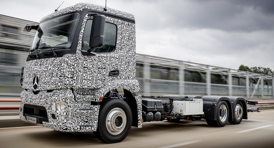  Daimler Makes Fully Electric Heavy Trucks A Reality [47 Pics]