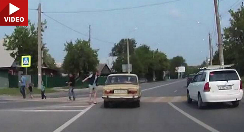  Russian (?) Pedestrian Gets KO’d During Argument With Driver