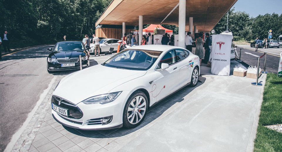 Tesla Brings Additional Supercharging To Eastern Europe With Czech Station