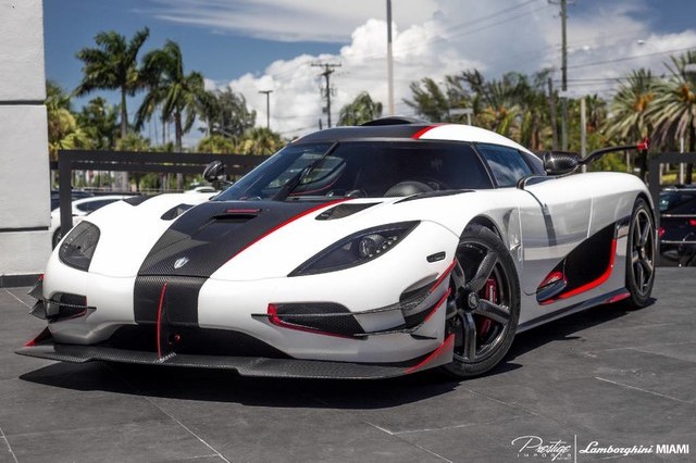 White, Red And Carbon Koenigsegg One:1 Hits Miami