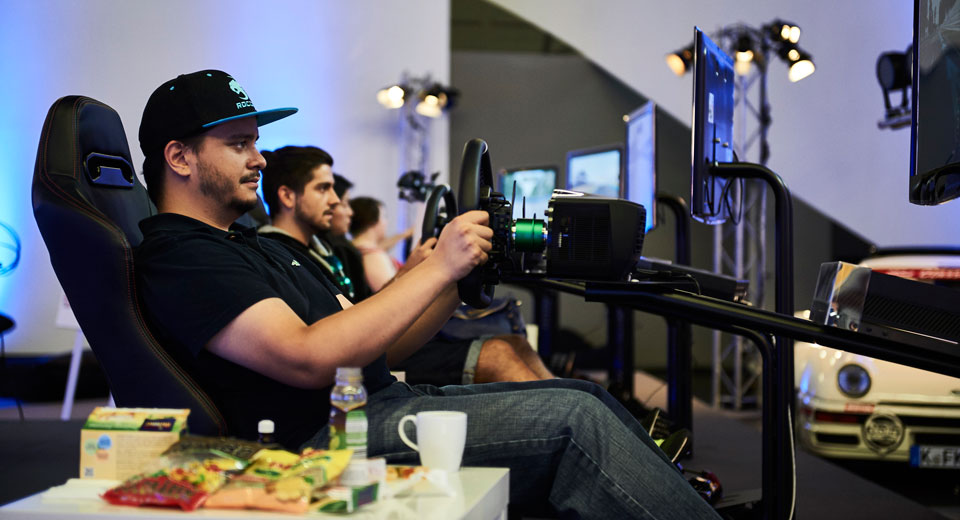  Gamers Set World Record After Driving Ford GT On Forza 6 For 48 Hours