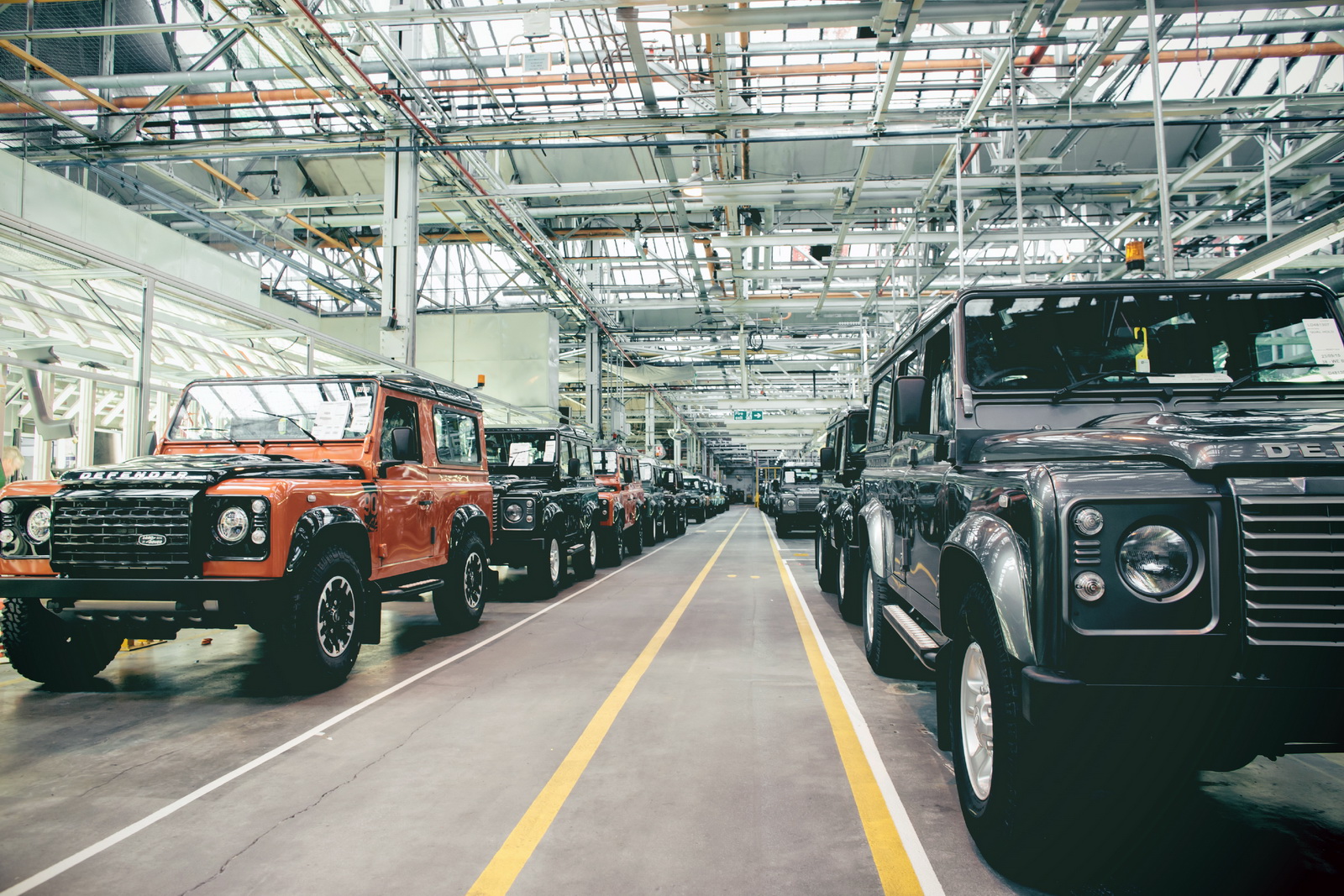LR_Defender_001 Defender-Inspired SUV By Ineos To Use BMW Engines, Launch In 2021