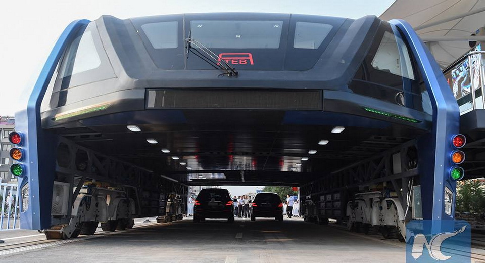  World’s First Elevated Super-Bus Hits The Road In China [w/Video]