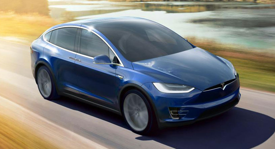  Tesla Model X Owner Claims Autopilot Saved His Life After Car Drove Itself To Hospital