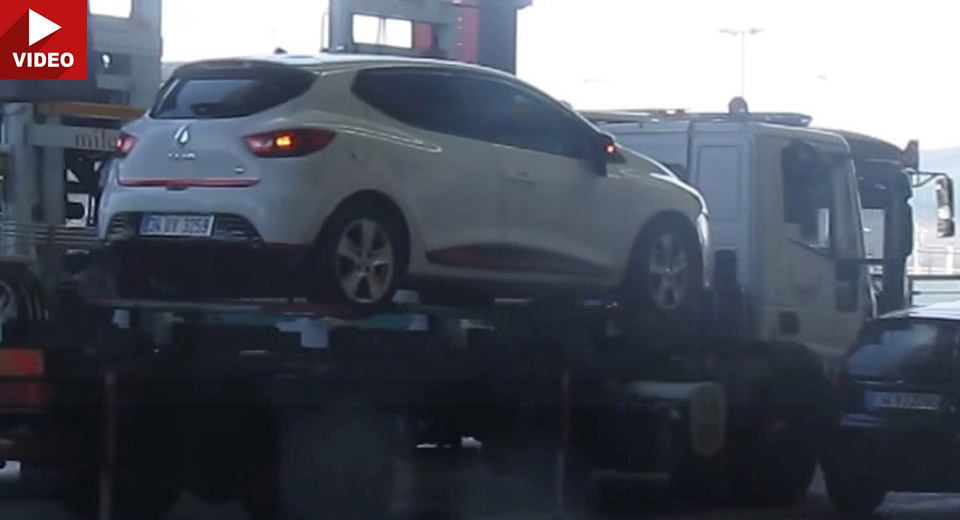  That’s How An Illegally Parked Car Gets Removed In Less Than A Minute