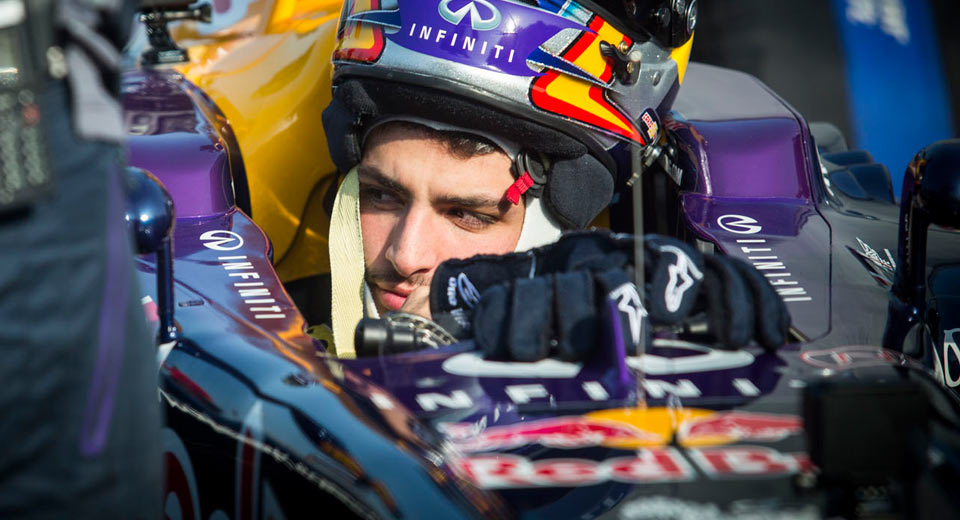 Carlos Sainz, Jr Calls For Driver Vote On F1 Halo Protection System
