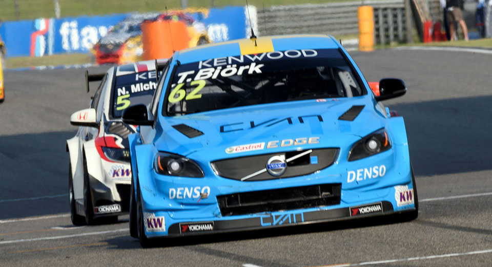  Volvo Claims First Victory In World Touring Car Championship