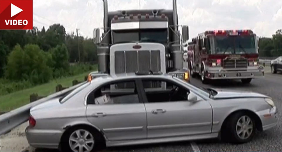 Truck Driver Was Clueless About The Hyundai He Was Dragging Along A Highway