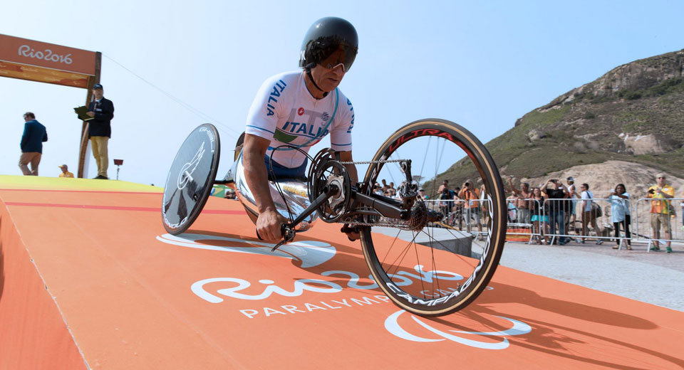 Former F1 And CART Driver Alex Zanardi Wins Paralympic Gold