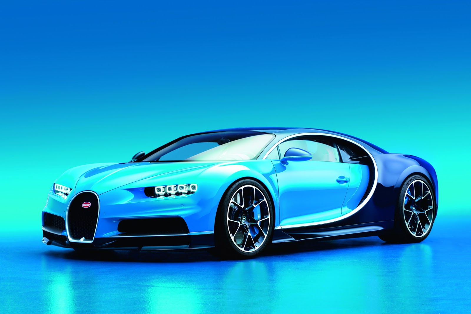 Baby-Blue\' Bugatti Chiron Visits Singapore For F1 GP | Carscoops