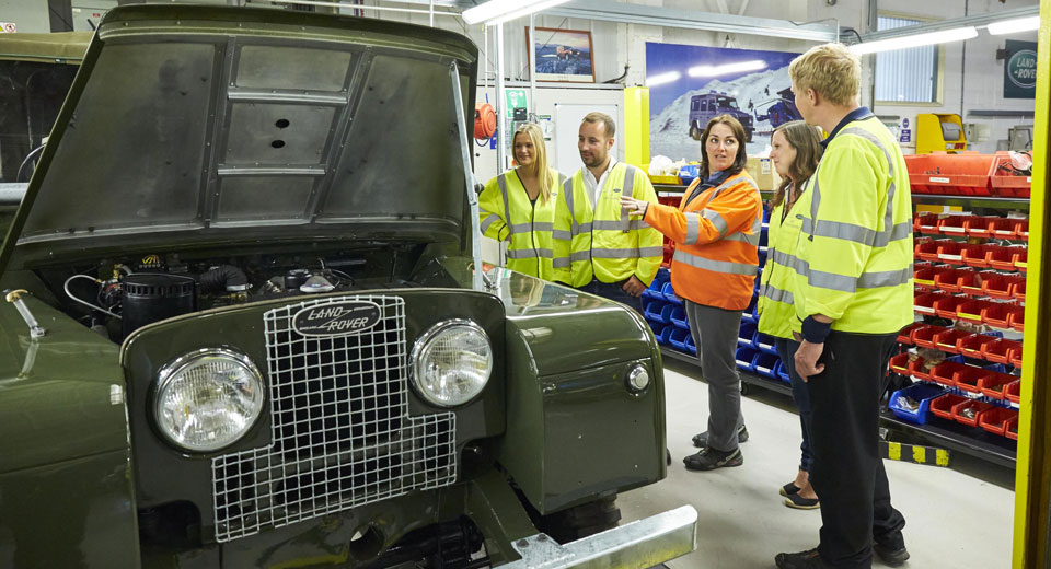  Land Rover Classic Will Let You Experience A Restoration