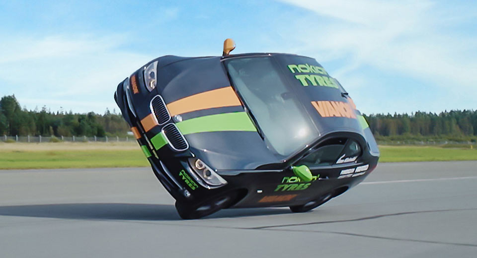  Watch A BMW Go 186 Km/h On Two Wheels