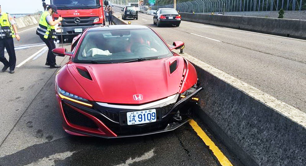  Journalist Crashes 2017 Acura / Honda NSX In Taiwan, Blames A Bee [w/Video]