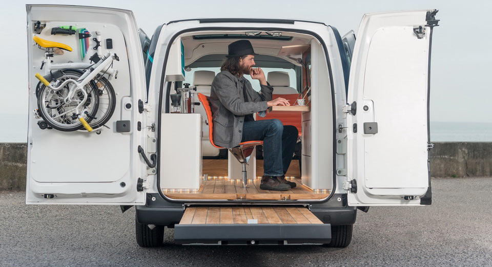  Nissan Just Turned An Electric e-NV200 Into A Cool Mobile Office [28 Pics+Videos]