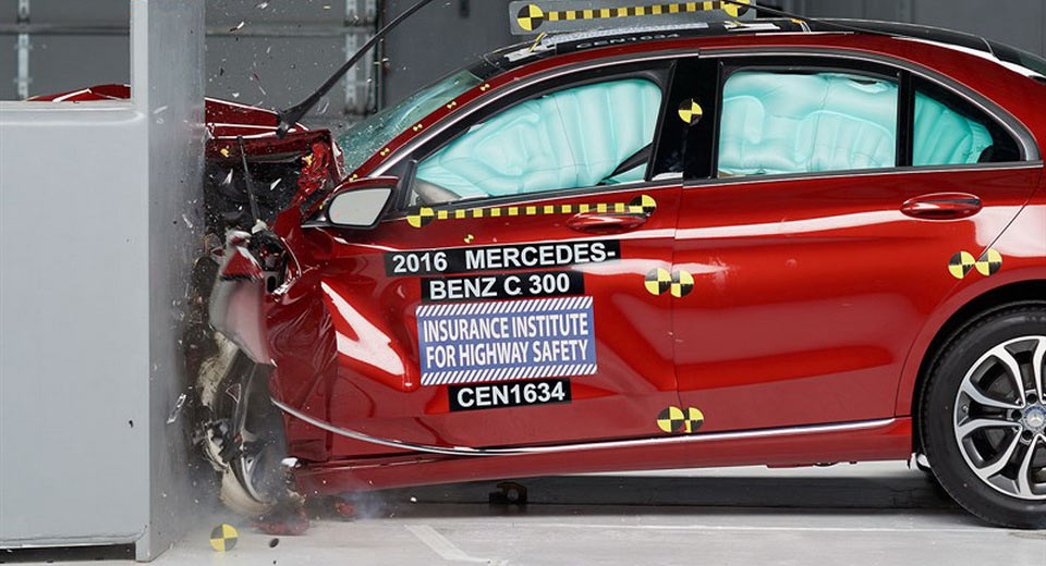  Mercedes C-Class Gets Top IIHS Safety Rating Despite Poor Headlights Performance