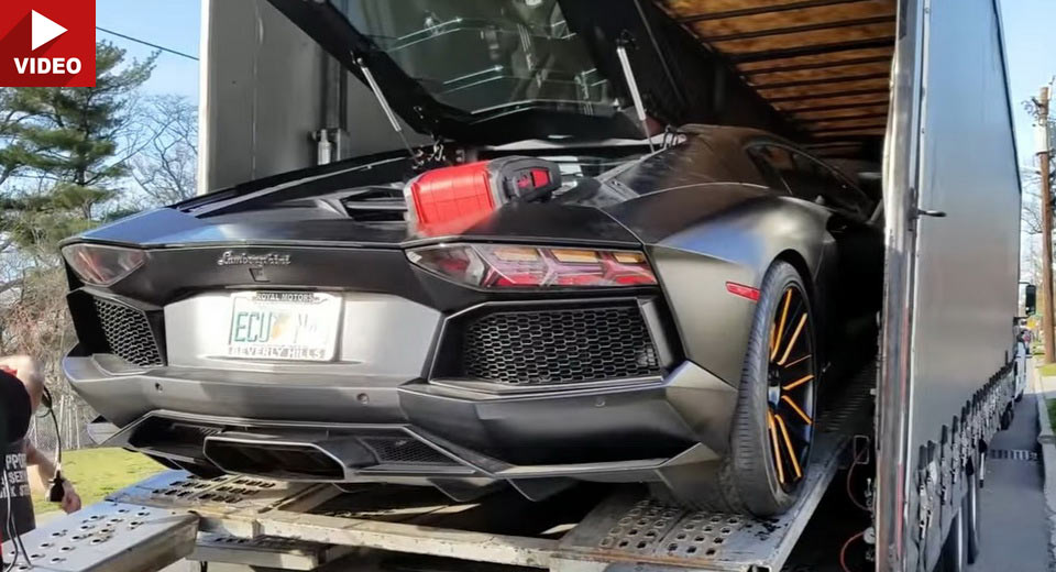 Lamborghini Aventador Breaks Down, Moving It Proves Quite Tricky