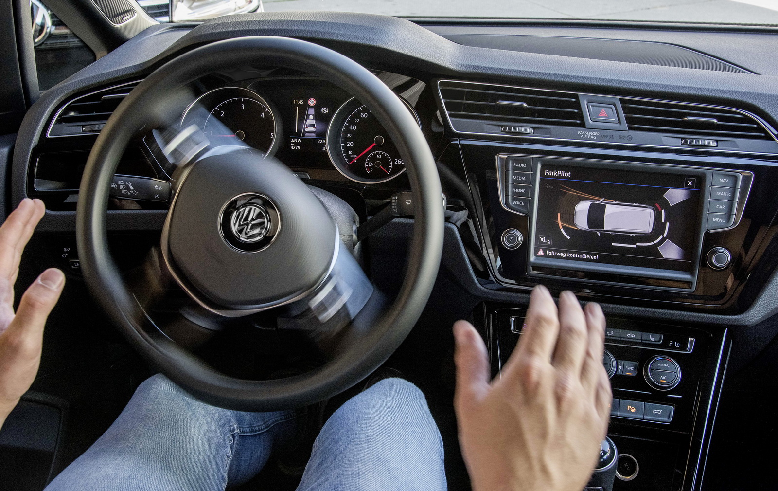 taart Scorch Plakken VW Is Thankful For 'Park Assist', Remembers Its 10th Anniversary | Carscoops