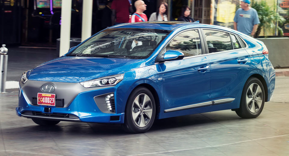  LA Auto Show: Hyundai’s New Ioniq Concept Can Drive All By Itself