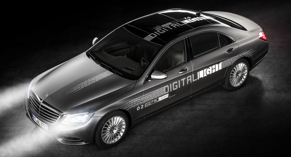  Mercedes-Benz Unveils Its Advanced Digital Light Technology