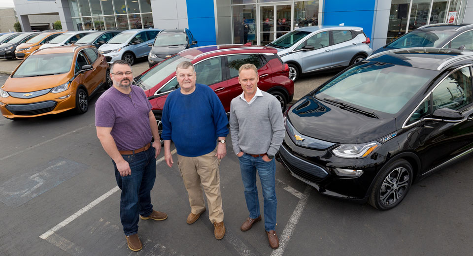  Chevrolet Delivers The First Bolt EVs To Select Customers